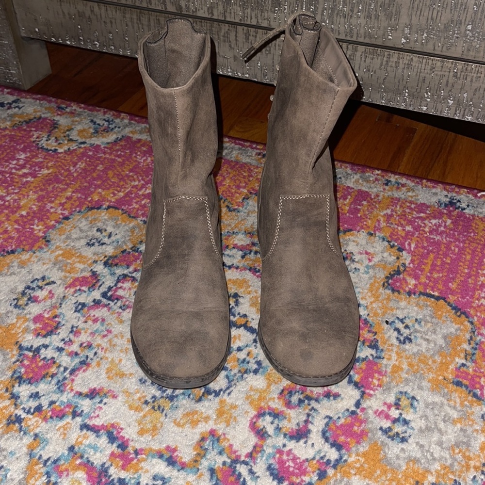 Boots - Picture 3 of 4